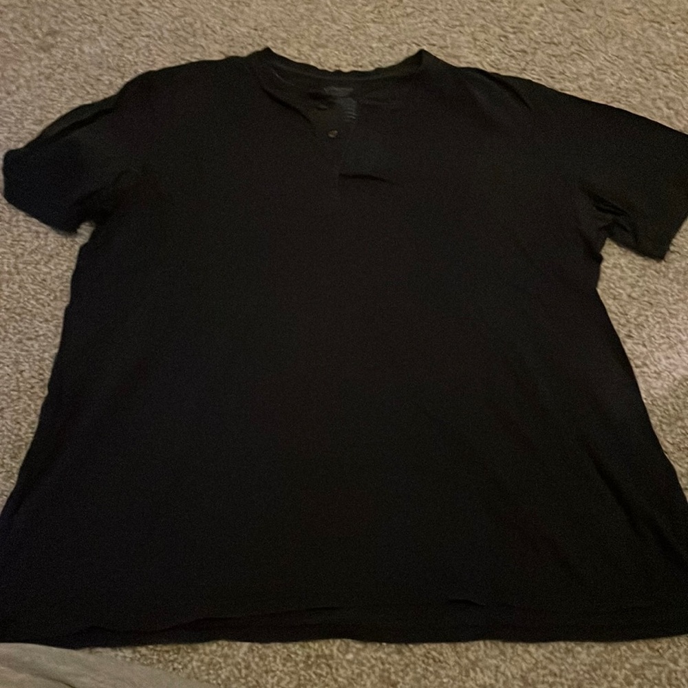 Men’s Vince Henley t shirt